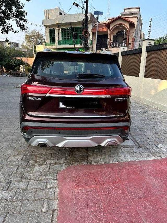 https://images10.gaadi.com/usedcar_image/3703486/original/processed_e6e18e0d-3c45-4dd9-b3f4-1e8253d51503.jpeg?imwidth=6401
