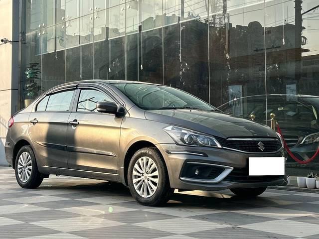 https://images10.gaadi.com/usedcar_image/3703499/original/processed_img2928567__used_car_2928567_1701772457.jpg?imwidth=6400