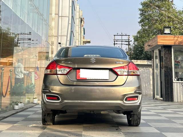 https://images10.gaadi.com/usedcar_image/3703499/original/processed_img2928567__used_car_2928567_1701772478.jpg?imwidth=6402