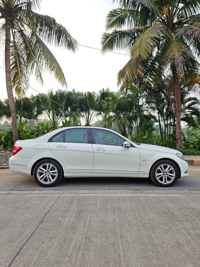 https://images10.gaadi.com/usedcar_image/3703510/original/img2928575__usedcar_405dc3c0_f509_48d4_b68b_6d0ef878e397_2928575_1701861612.jpg?imwidth=6401
