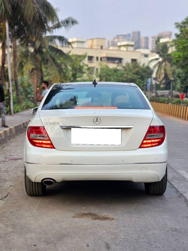 https://images10.gaadi.com/usedcar_image/3703510/original/processed_img2928575__usedcar_5c6475d2_ce96_42b5_a54d_4768d9a2e9b1_2928575_1701861612.jpg?imwidth=6402