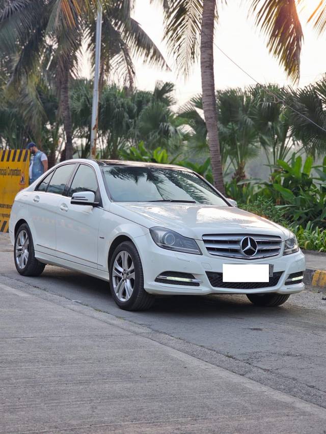 https://images10.gaadi.com/usedcar_image/3703510/original/processed_img2928575__usedcar_c92b9b86_7a86_4d59_9eb8_022ae99b5b95_2928575_1701861613.jpg?imwidth=6400