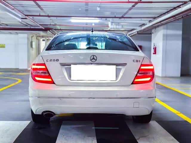 https://images10.gaadi.com/usedcar_image/3703532/original/processed_img2928581__usedcar_114510b9_c54a_4066_ac41_7ac5d822c8a5_5731701773005_1701773026.jpg?imwidth=6401