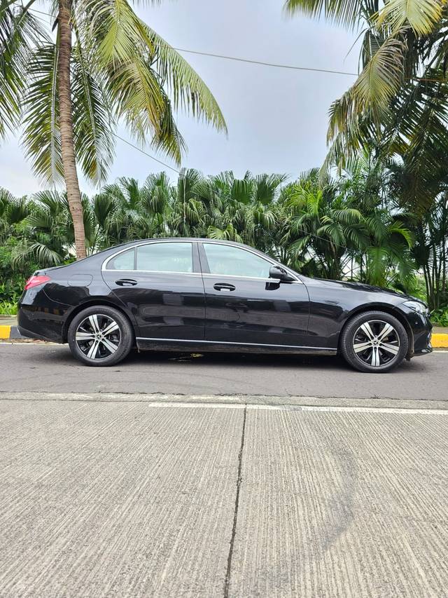 https://images10.gaadi.com/usedcar_image/3703544/original/img2928587__usedcar_091c678c_5c62_4976_aab8_3552b68bdbeb_5731701773102_1701773268.jpg?imwidth=6401