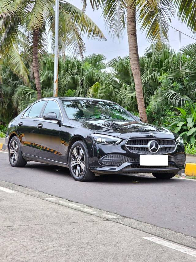 https://images10.gaadi.com/usedcar_image/3703544/original/processed_img2928587__usedcar_e5d28c37_4306_488a_9d7b_1d8894799917_5731701773102_1701773268.jpg?imwidth=6400