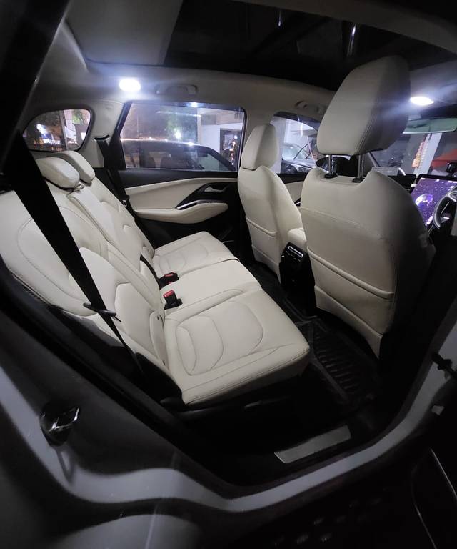 https://images10.gaadi.com/usedcar_image/3703548/original/img2928589__usedcar_1a29d231_f5ad_4dba_9832_32d16ecbb143_5731701773417_1701773443.jpg?imwidth=6402
