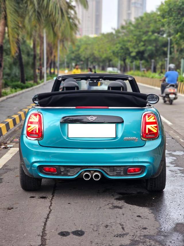 https://images10.gaadi.com/usedcar_image/3703554/original/processed_img2928590__usedcar_5ea04864_c58c_4c11_9b0c_81e55ed2297a_5731701773541_1701773555.jpg?imwidth=6402
