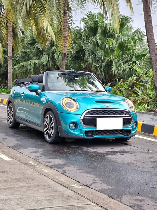 https://images10.gaadi.com/usedcar_image/3703554/original/processed_img2928590__usedcar_d5bbb36b_be8b_44f1_ac7e_deaa374a2b1f_5731701773541_1701773556.jpg?imwidth=6400