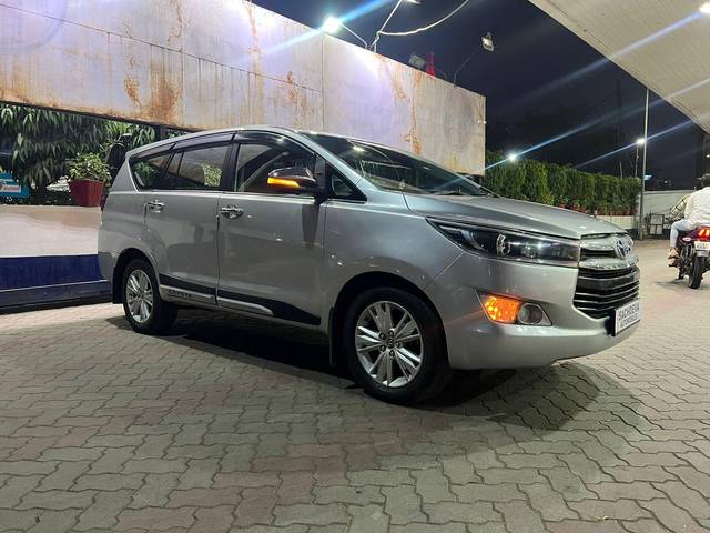 https://images10.gaadi.com/usedcar_image/3703643/original/processed_img2928638__used_car_2928638_1701775982.jpg?imwidth=6401