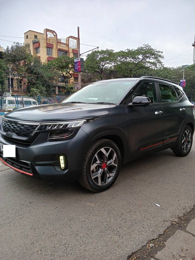 https://images10.gaadi.com/usedcar_image/3703660/original/processed_img2928644__usedcar_img20231205142031_11281701776124_1701776221.jpg?imwidth=6400