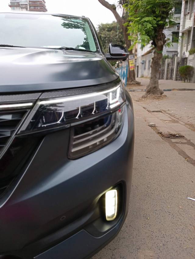 https://images10.gaadi.com/usedcar_image/3703660/original/processed_img2928644__usedcar_img20231205142225_11281701776124_1701776214.jpg?imwidth=6402
