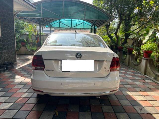 https://images10.gaadi.com/usedcar_image/3703672/original/processed_b8b9518e-7dd6-42d6-889d-79dc290359fe.jpeg?imwidth=6401