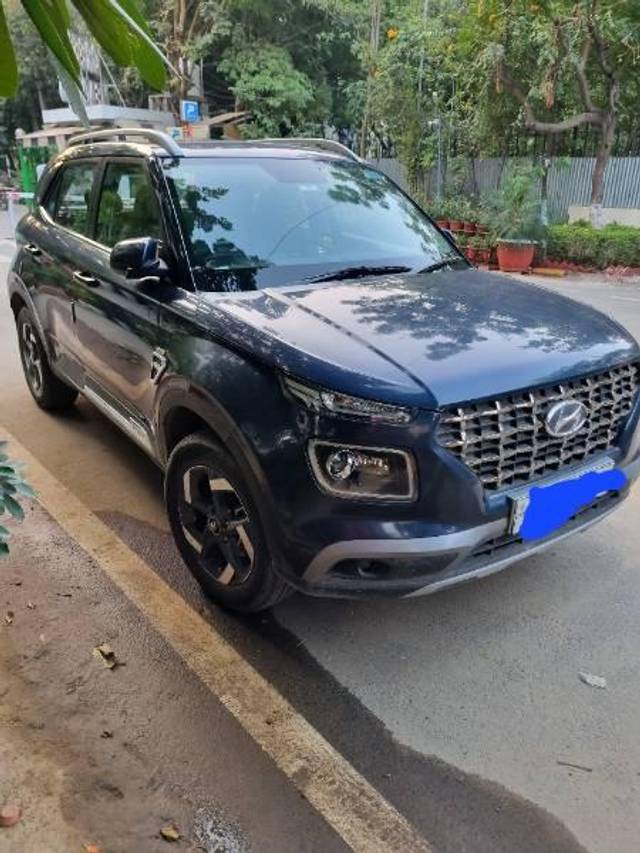 https://images10.gaadi.com/usedcar_image/3703673/original/processed_d279bc23-d93a-4b3d-be5f-a7a5bb2e2f77.jpg?imwidth=6400
