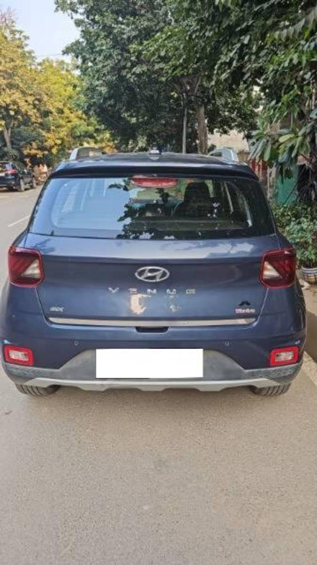 https://images10.gaadi.com/usedcar_image/3703673/original/processed_f76f8878-4c19-4c39-8ef7-8b0a07380573.jpg?imwidth=6402