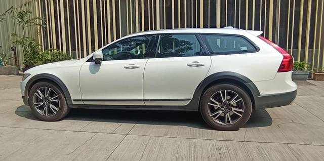 https://images10.gaadi.com/usedcar_image/3703674/original/img2928648__usedcar_cb77e10c_11d4_475d_8967_e877d2a5c64d_5731701776812_1701776826.jpg?imwidth=6402