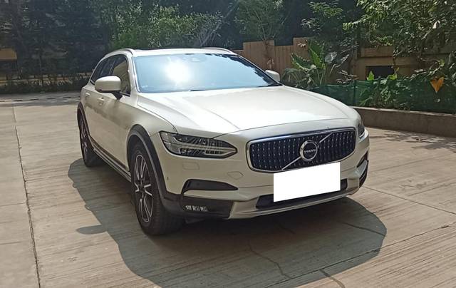 https://images10.gaadi.com/usedcar_image/3703674/original/processed_img2928648__usedcar_2ff4e6fb_e061_47aa_8c28_45dacd86c83c_5731701776812_1701776825.jpg?imwidth=6400