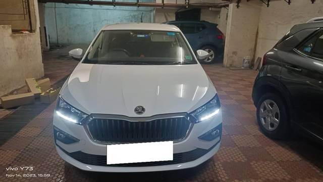 https://images10.gaadi.com/usedcar_image/3703677/original/processed_img2928649__usedcar_10686d3f_f9da_4352_afa6_a7519bf0b9c8_5731701776886_1701776898.jpg?imwidth=6400