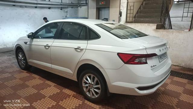 https://images10.gaadi.com/usedcar_image/3703677/original/processed_img2928649__usedcar_9dafd136_ccda_4218_a7eb_33ffeb9cfcc4_5731701776886_1701776898.jpg?imwidth=6402