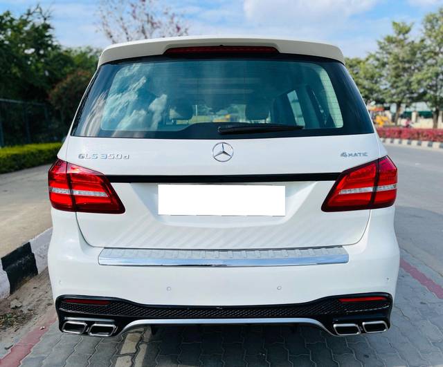 https://images10.gaadi.com/usedcar_image/3703685/original/processed_img2928654__used_car_2928654_1701777460.jpg?imwidth=6401