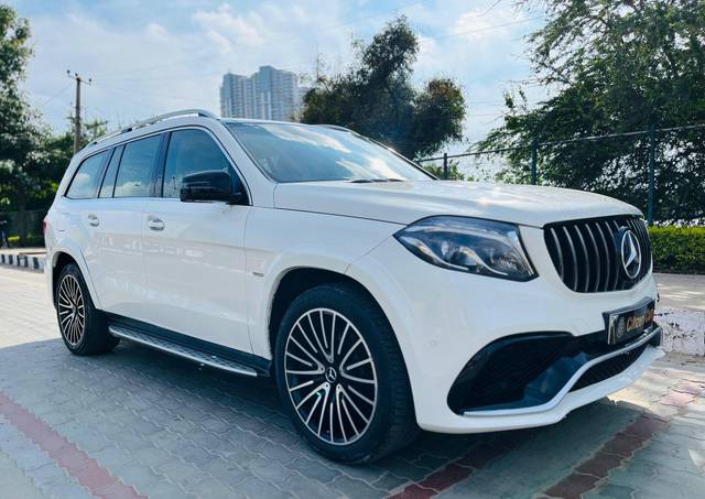 https://images10.gaadi.com/usedcar_image/3703685/original/processed_img2928654__used_car_2928654_1701777462.jpg?imwidth=6400
