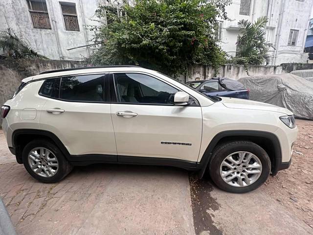 https://images10.gaadi.com/usedcar_image/3703695/original/processed_img2928661__used_car_2928661_1701777613.jpg?imwidth=6401