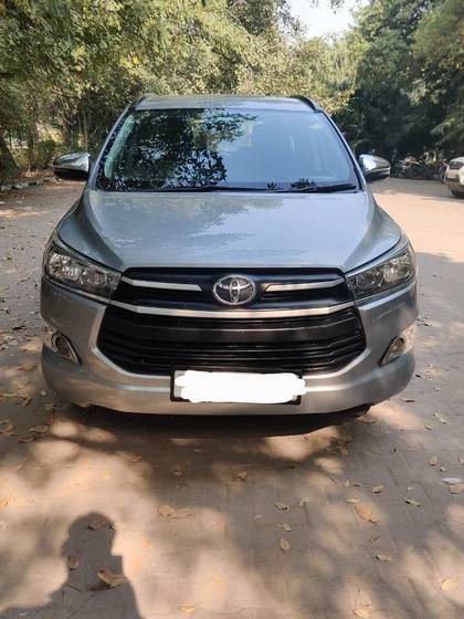Toyota Innova Crysta 2.8 GX AT BSIV Toyota Innova Crysta 2.8 GX AT BSIV