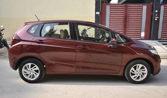 https://images10.gaadi.com/usedcar_image/3703815/original/img2928722__used_car_2928722_1702028808.jpg?imwidth=6401