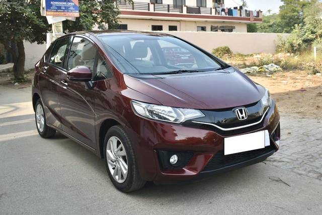 https://images10.gaadi.com/usedcar_image/3703815/original/processed_img2928722__used_car_2928722_1702028802.jpg?imwidth=6400