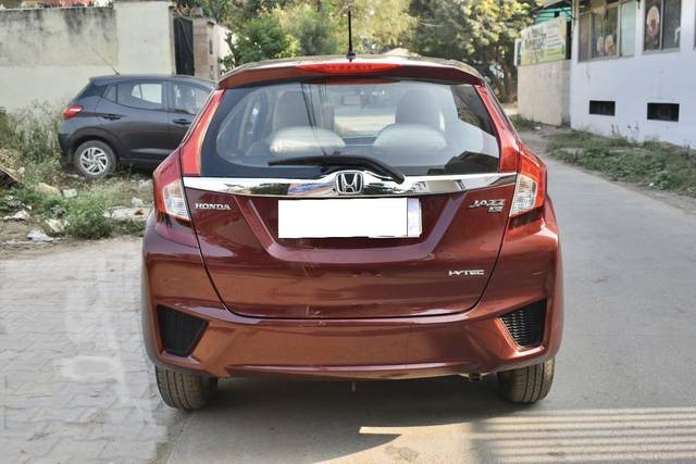 https://images10.gaadi.com/usedcar_image/3703815/original/processed_img2928722__used_car_2928722_1702028812.jpg?imwidth=6402