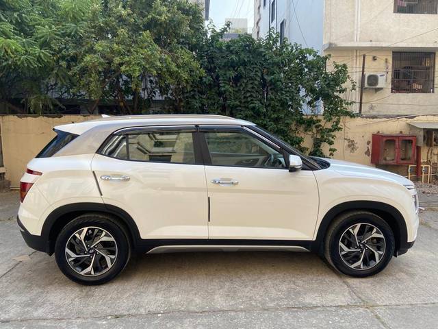 https://images10.gaadi.com/usedcar_image/3703826/original/img2928725__used_car_2928725_1701782012.jpg?imwidth=6402