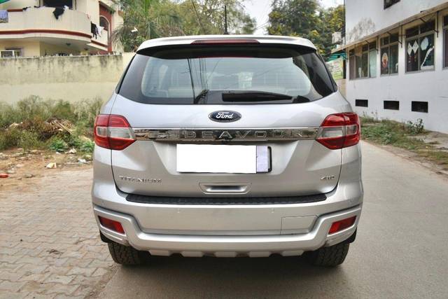 https://images10.gaadi.com/usedcar_image/3703832/original/processed_img2928728__used_car_2928728_1701782277.jpg?imwidth=6402