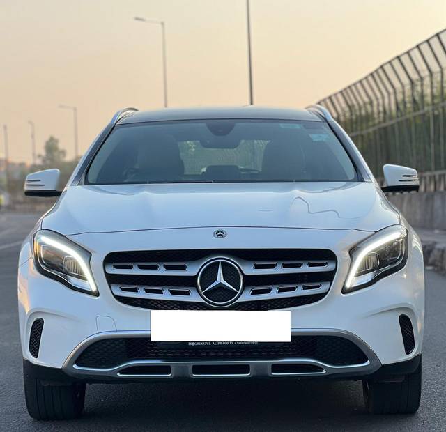 https://images10.gaadi.com/usedcar_image/3703839/original/processed_img2928731__used_car_2928731_1701784109.jpg?imwidth=6402