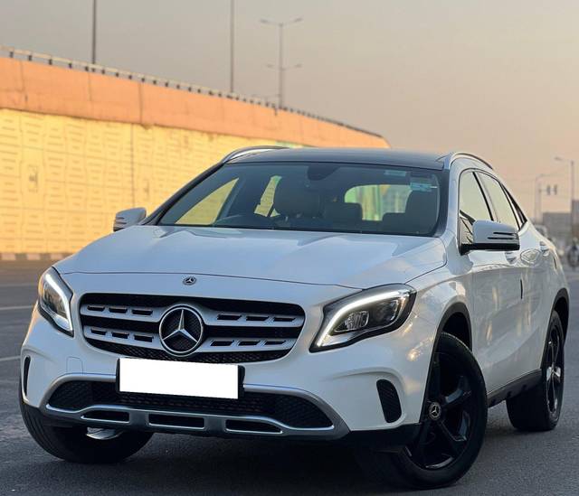 https://images10.gaadi.com/usedcar_image/3703839/original/processed_img2928731__used_car_2928731_1701784112.jpg?imwidth=6400