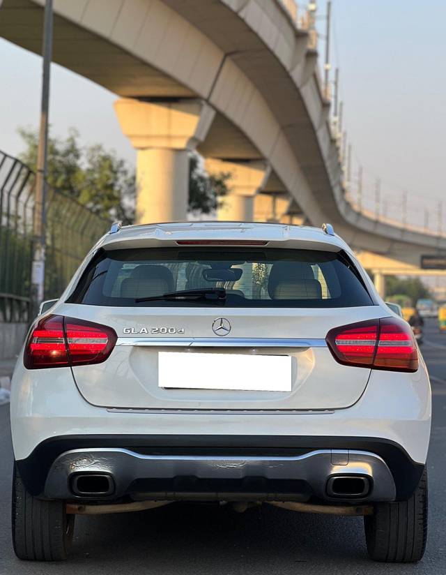 https://images10.gaadi.com/usedcar_image/3703839/original/processed_img2928731__used_car_2928731_1701784119.jpg?imwidth=6401