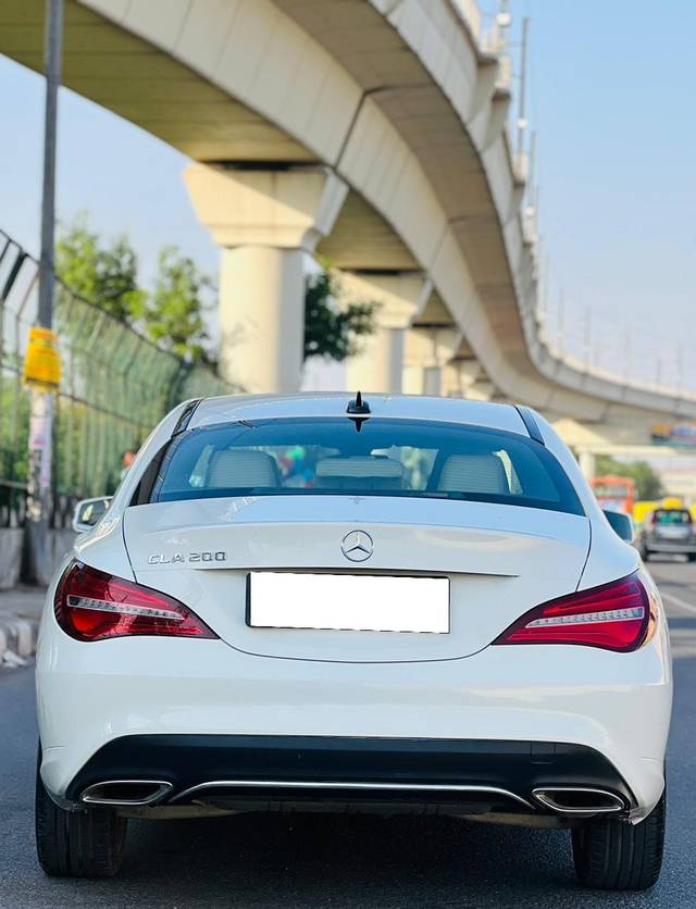 https://images10.gaadi.com/usedcar_image/3703844/original/processed_img2928733__used_car_2928733_1701784036.jpg?imwidth=6401