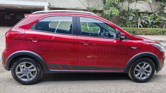 https://images10.gaadi.com/usedcar_image/3703862/original/processed_img2928740__used_car_2928740_1701782933.jpg?imwidth=6401
