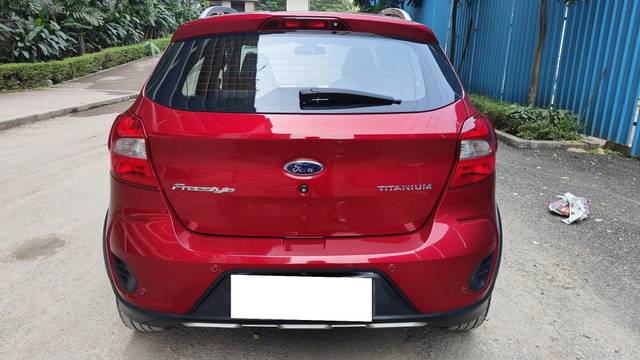 https://images10.gaadi.com/usedcar_image/3703862/original/processed_img2928740__used_car_2928740_1701782935.jpg?imwidth=6402