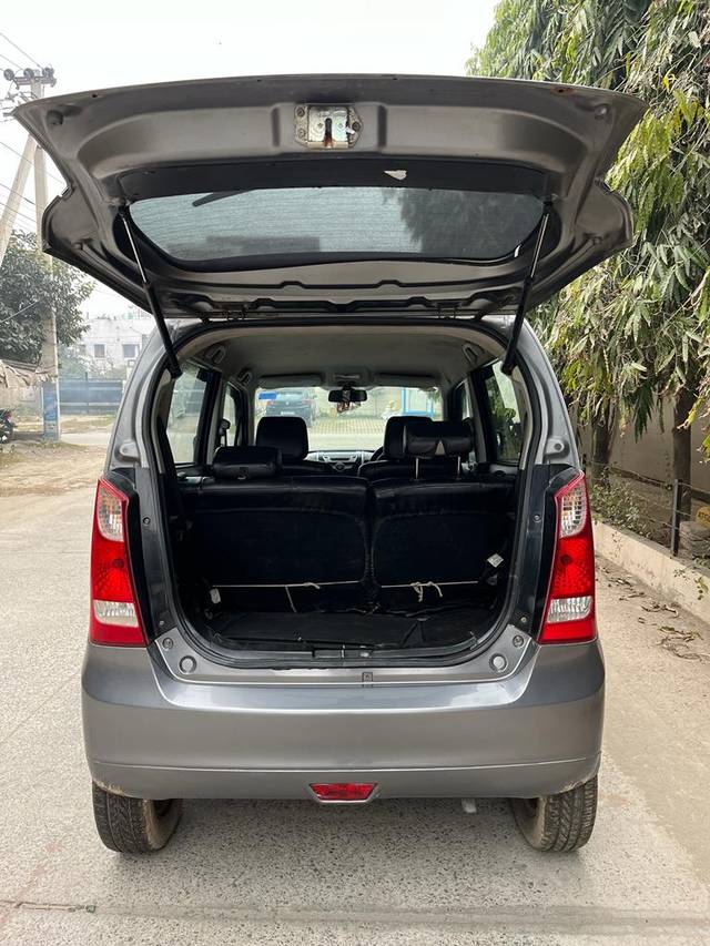 https://images10.gaadi.com/usedcar_image/3703864/original/img2928741__used_car_2928741_1705476089.jpg?imwidth=6400