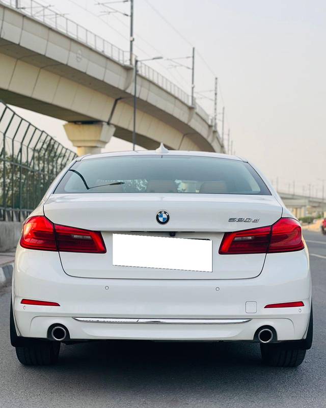 https://images10.gaadi.com/usedcar_image/3703865/original/processed_img2928742__used_car_2928742_1701783898.jpg?imwidth=6401