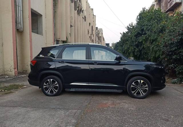 https://images10.gaadi.com/usedcar_image/3703906/original/processed_img2928772__used_car_2928772_1701784018.jpg?imwidth=6402