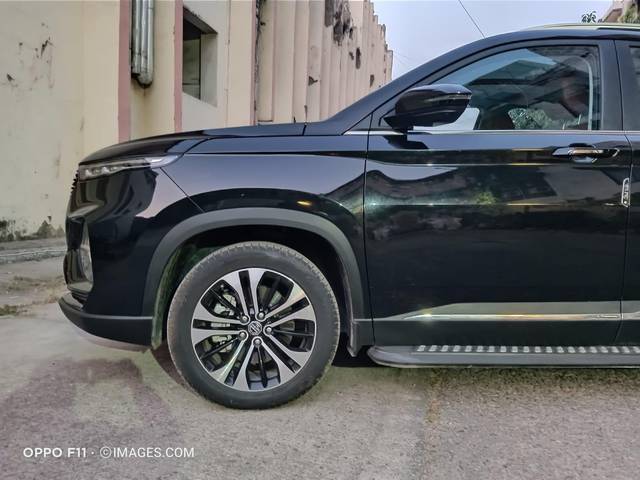 https://images10.gaadi.com/usedcar_image/3703906/original/processed_img2928772__used_car_2928772_1701784019.jpg?imwidth=6401