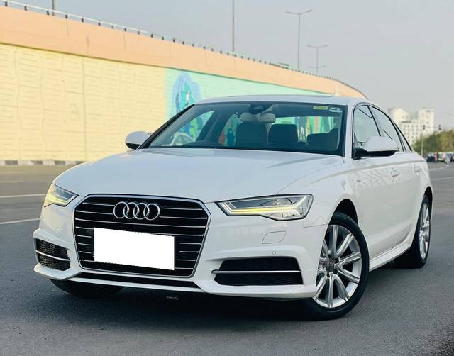 https://images10.gaadi.com/usedcar_image/3703915/original/processed_img2928775__used_car_2928775_1701784665.jpg?imwidth=6402