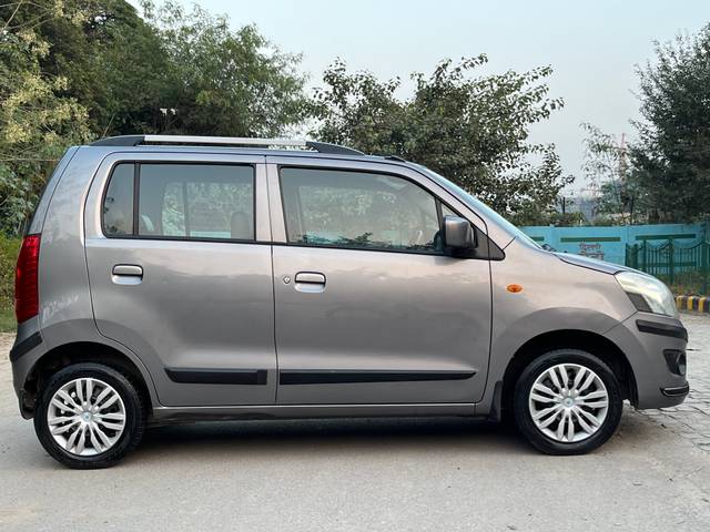 https://images10.gaadi.com/usedcar_image/3703940/original/img2928781__usedcar_img_8499_28581701784390_1701784483.jpg?imwidth=6401