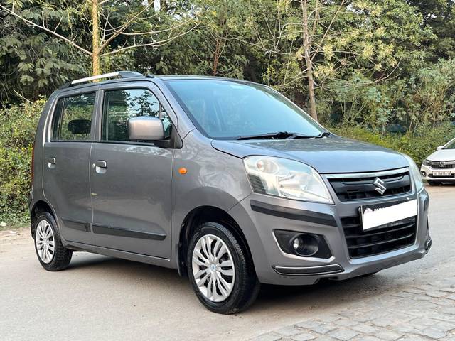 https://images10.gaadi.com/usedcar_image/3703940/original/processed_img2928781__usedcar_img_8493_28581701784390_1701784485.jpg?imwidth=6400