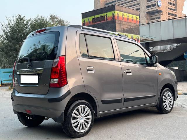 https://images10.gaadi.com/usedcar_image/3703940/original/processed_img2928781__usedcar_img_8498_28581701784390_1701784484.jpg?imwidth=6402