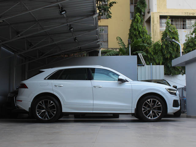 https://images10.gaadi.com/usedcar_image/3703973/original/img2928789__usedcar_3_92171701786171_1701786187.jpg?imwidth=6401