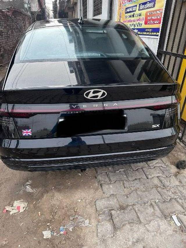 https://images10.gaadi.com/usedcar_image/3704096/original/processed_b937ff6e-6ce8-4190-bff3-5d306f88396e.jpeg?imwidth=6402