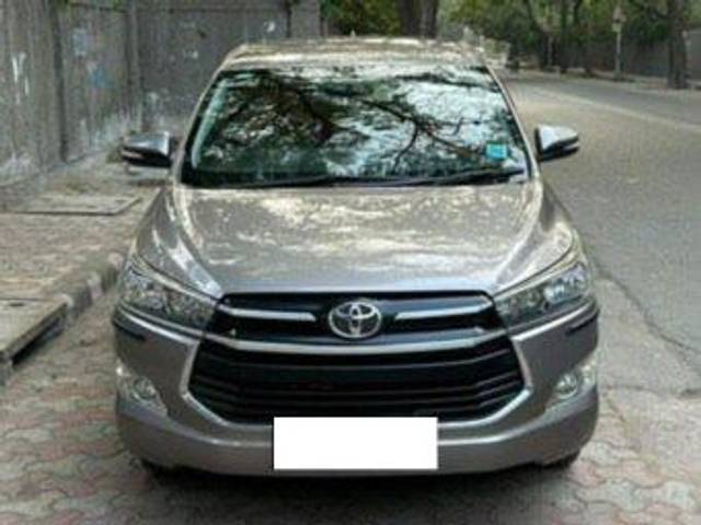 https://images10.gaadi.com/usedcar_image/3704105/original/processed_img2928816__used_car_2928816_1701854678.jpg?imwidth=6402