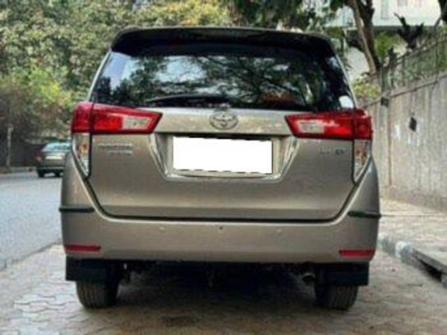 https://images10.gaadi.com/usedcar_image/3704105/original/processed_img2928816__used_car_2928816_1701854681.jpg?imwidth=6401
