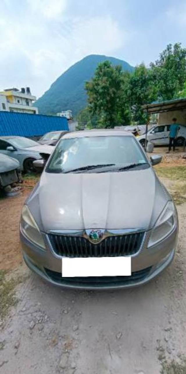 https://images10.gaadi.com/usedcar_image/3704133/original/processed_c8f854e8-1043-4e88-852e-4f2ec670b694.jpg?imwidth=6400